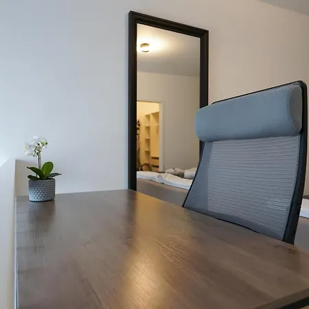 Lejlighed - Maisonette - Parkplatz - Wifi Kostenlos - Naehe Klinikum